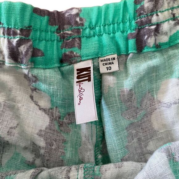 Kut From the Kloth Jansen Floral Pull-on Shorts size 10 - Picture 4 of 4